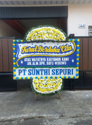 Papan Bunga Duka di Pulau Petak