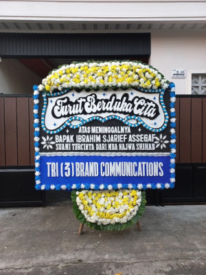 Papan Bunga Duka di Pulau Petak